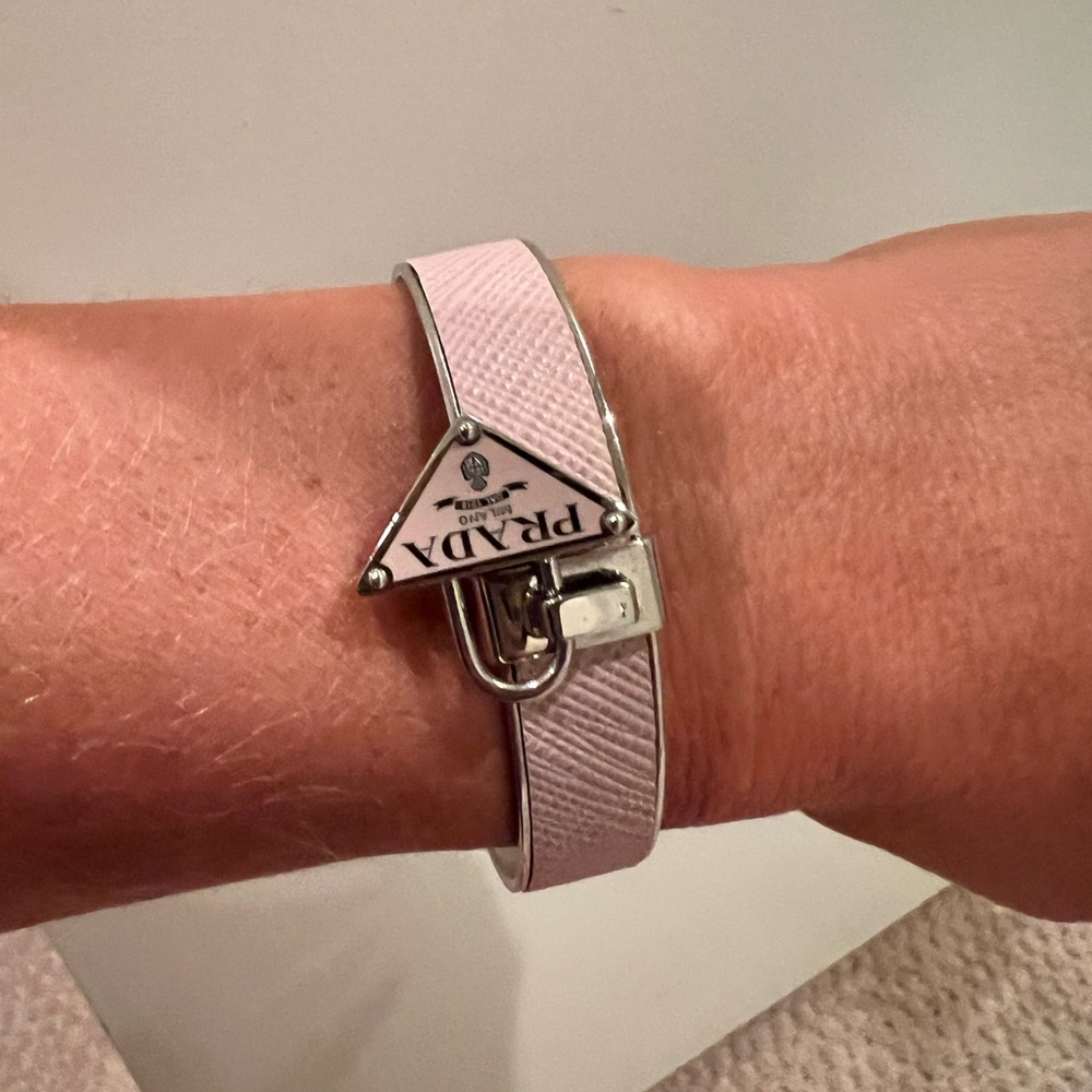 Pink Prada bracelet never been worn - Picture 2 of 3